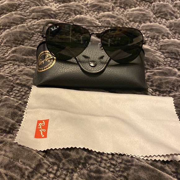 Unisex Black Ray-Ban Sunglasses, brand new - Picture 2 of 3